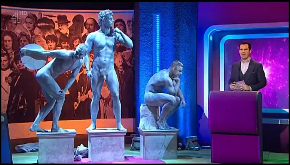 全裸で像のコスプレをしテレビに出演！