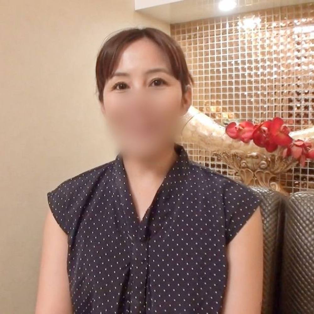 【人妻／熟女】45歳ムッツリスケベな上品奥さま。スレンダーな身体疼かせイキ淫れる中出しセックス。