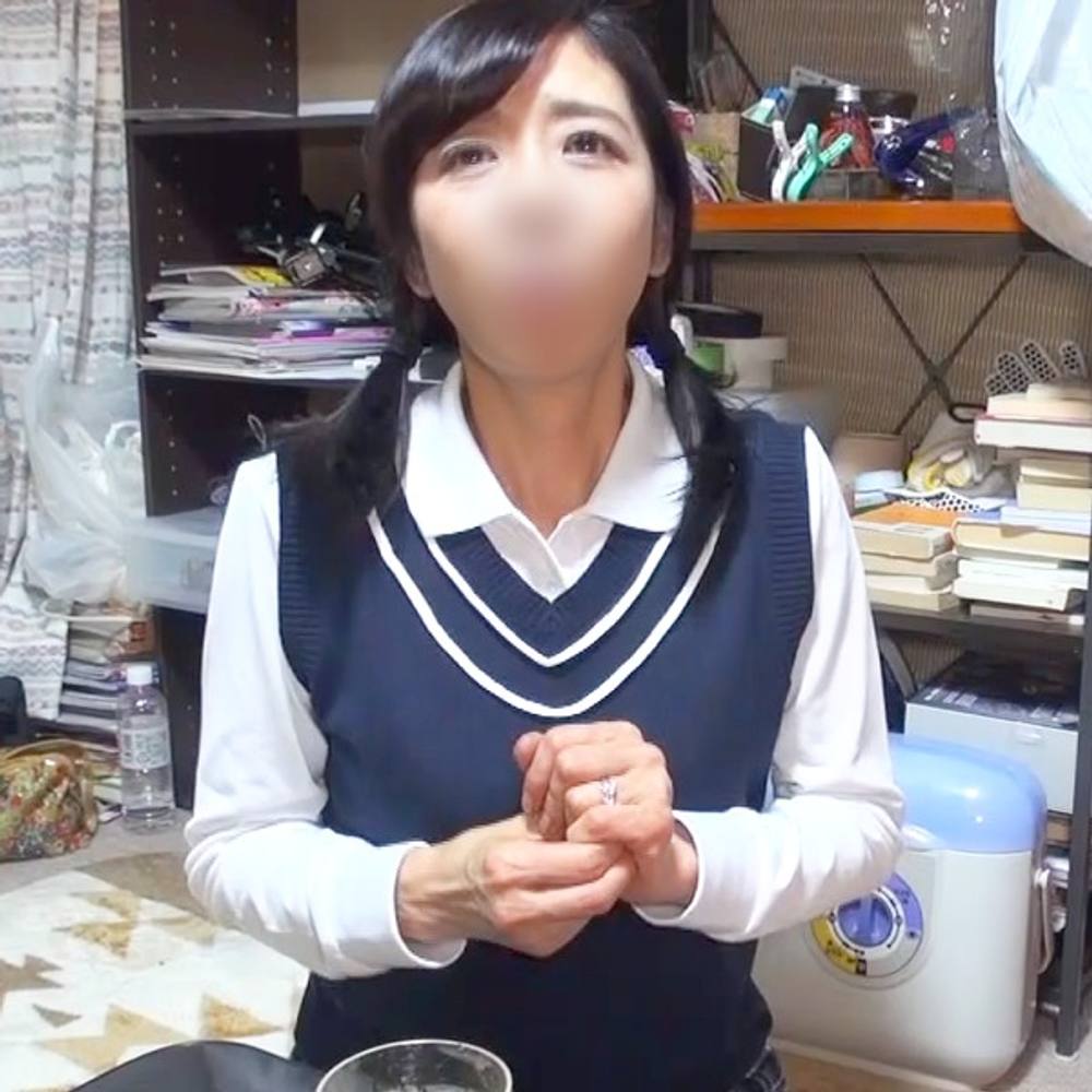 【個撮】地味な熟妻さんとコスプレセックスしました。 止めどない突きでマゾ化し、数えきれないほど絶頂を迎えてます。