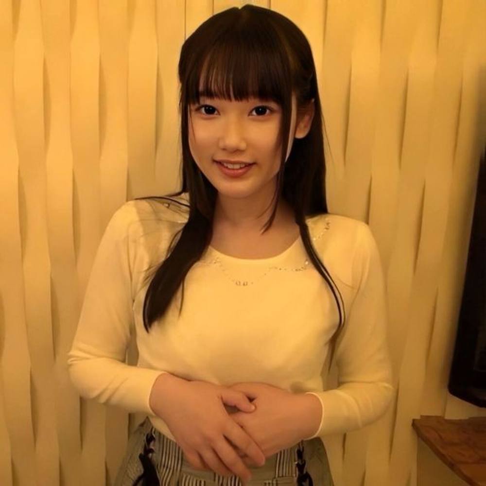 人気沸騰中の**大生グラビアアイドル。袋とじには収まり切れ無い禁断のFカップ巨乳を限定公開。【高画質4K原版特典付】