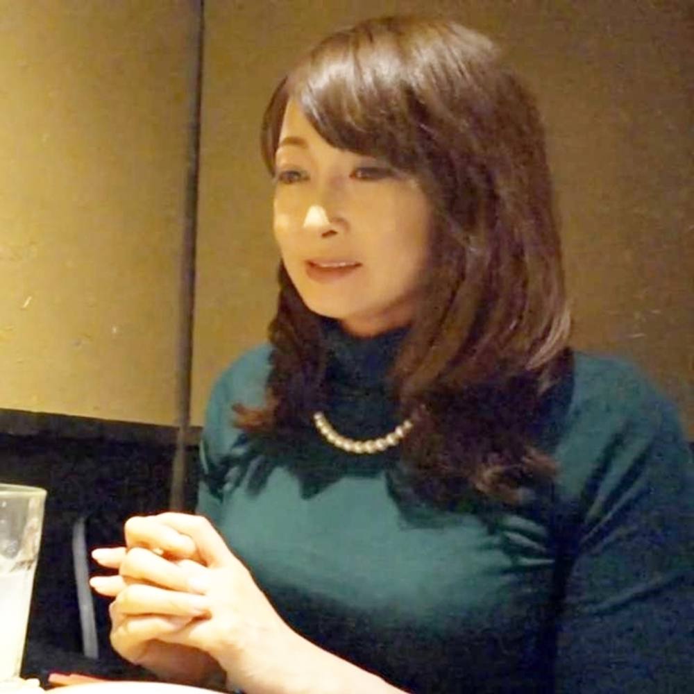 《人妻》3年セックスレスで欲求不満な46歳人妻◆ねっとりフェラでご奉仕⇒大人のエロさ全開でイキまくり！大量精*放出！