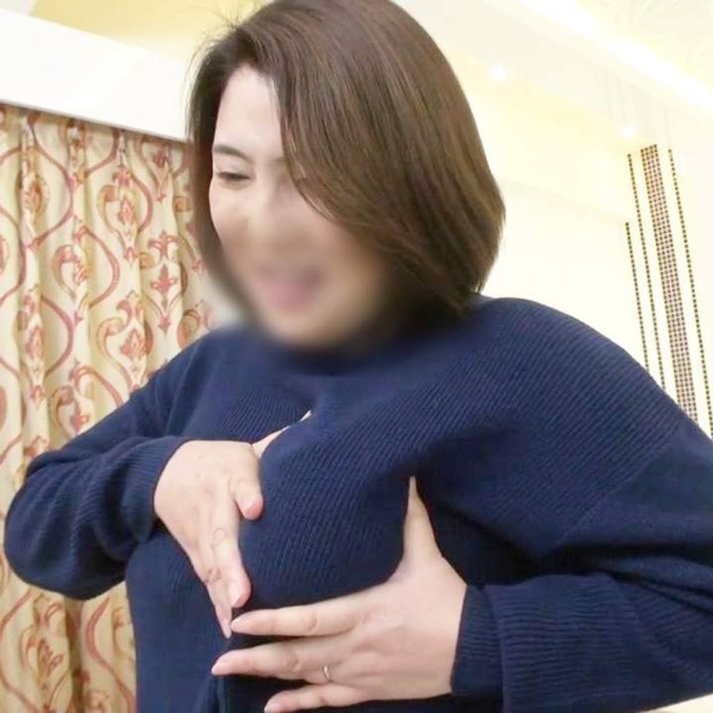 【熟女】きめ細やかな白肌と熟女ならではのとろけそうな質！51歳・豊満BODY熟女◆オナニー披露⇒生チ○ポで巨乳揺らしてヨガりイキ！