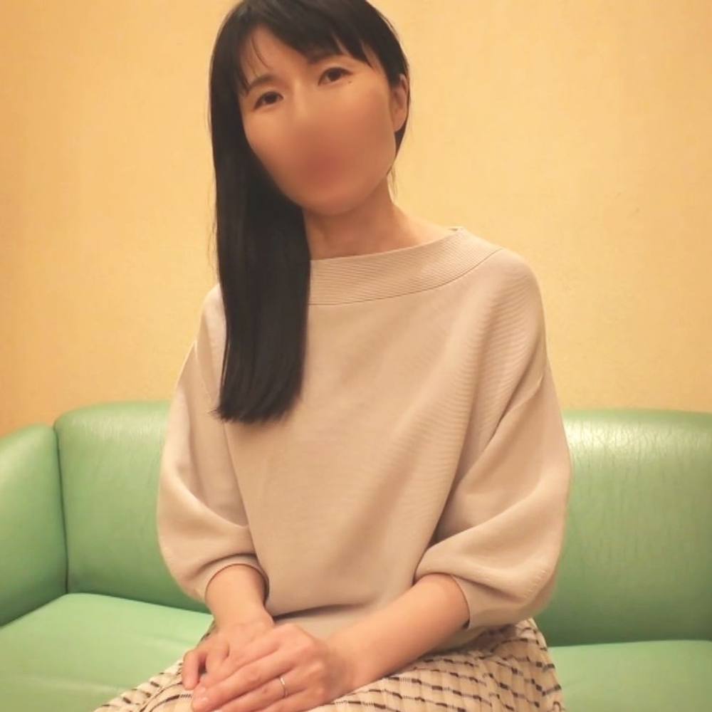 【人妻不倫】かほるさん(50歳)は清楚なのに超エロい！他人チンポで善がり狂う。