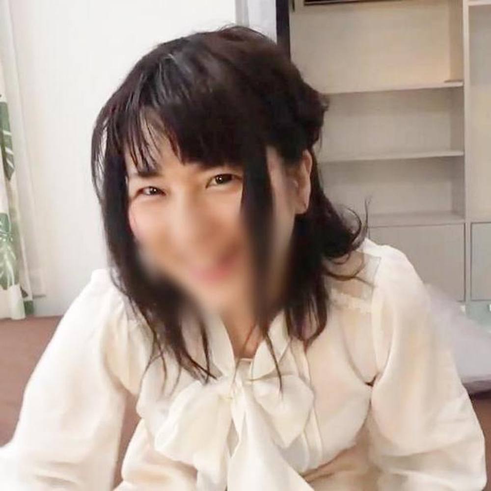 《熟女》笑顔が可愛らしい35歳熟女◆存在感のデカくて長い大粒のエロ乳首を持つエロBODYを責めまくり！大量潮吹き！生チ○ポでイキ狂うハメ撮りSEX