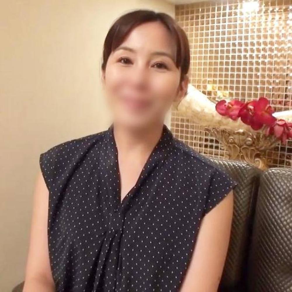 【熟女】46歳、可奈子さん。プリっとした美尻も魅力的。男の快感ポイントを探るフェラチオ。チ○ポをおねだりする淫乱ハメ撮りセックス。膣内射精。