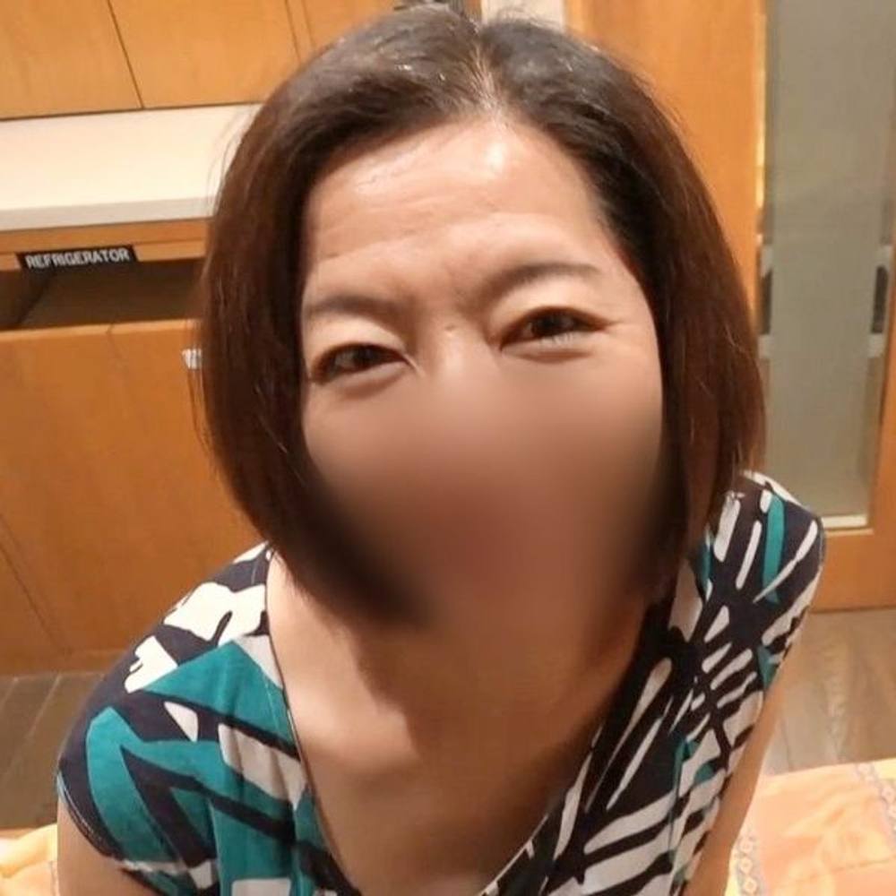 【人妻／熟女】53歳茶髪ショートヘアのスケベ奥さん。久しぶりの逞しい竿に膣奥突かれイキ淫れるハメ撮りセックス。