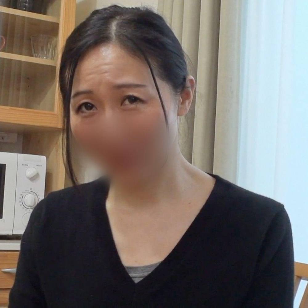 【人妻／熟女】52歳幸うす顔のムッツリスケベ奥さん。快感不足の身体疼かせヨガリ淫れるハメ撮りセックス。