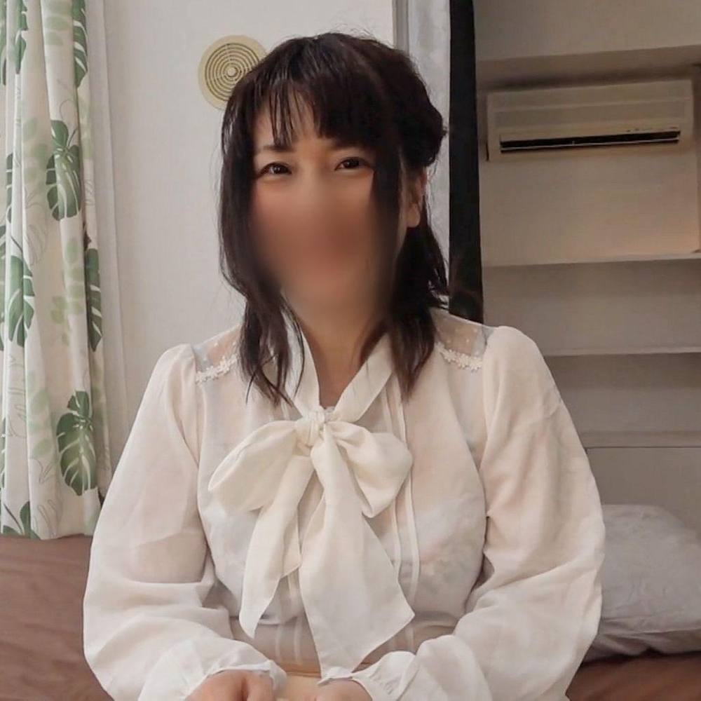 【人妻／熟女】35歳寸胴ぽっちゃり体型の童顔シングルマザー。びしょ濡れ敏感マ●コを激ピス中出しセックス。