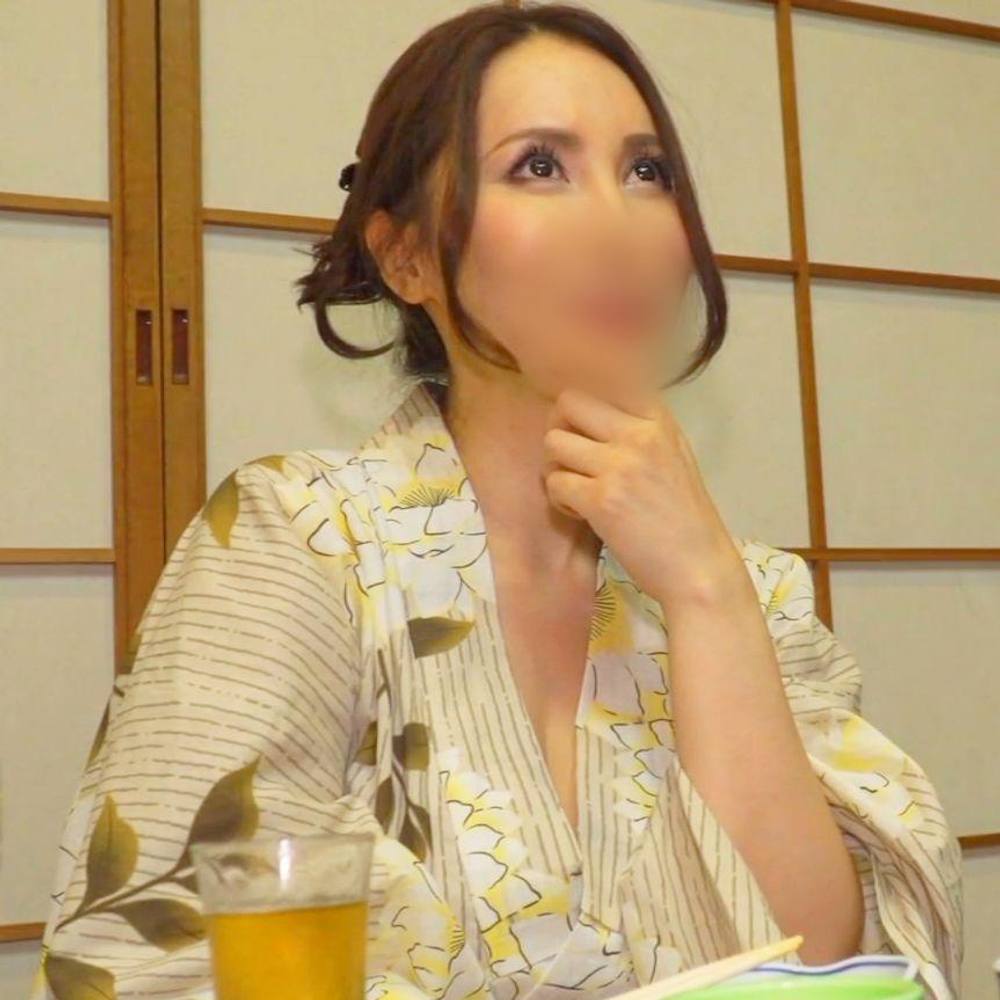 【素人】綺麗な顔したGカップ爆乳人妻をハメ撮り。 不倫セックスでおっぱいから汗を拭き出しながらイキ狂い！