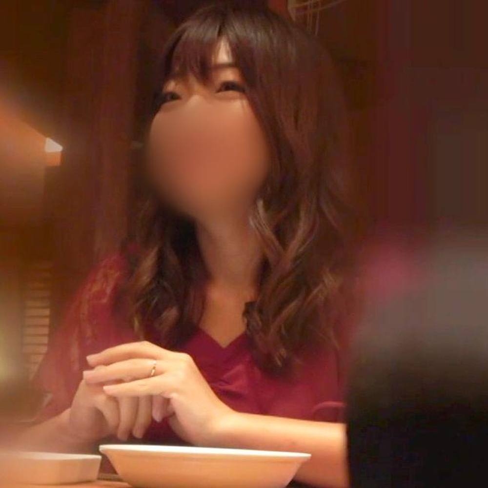 【個人撮影】身長170cmでベッドから足がはみ出る熟妻。 サバサバしてそうな風貌に反して、手マンで乙女のような喘ぎを見せてくれました！