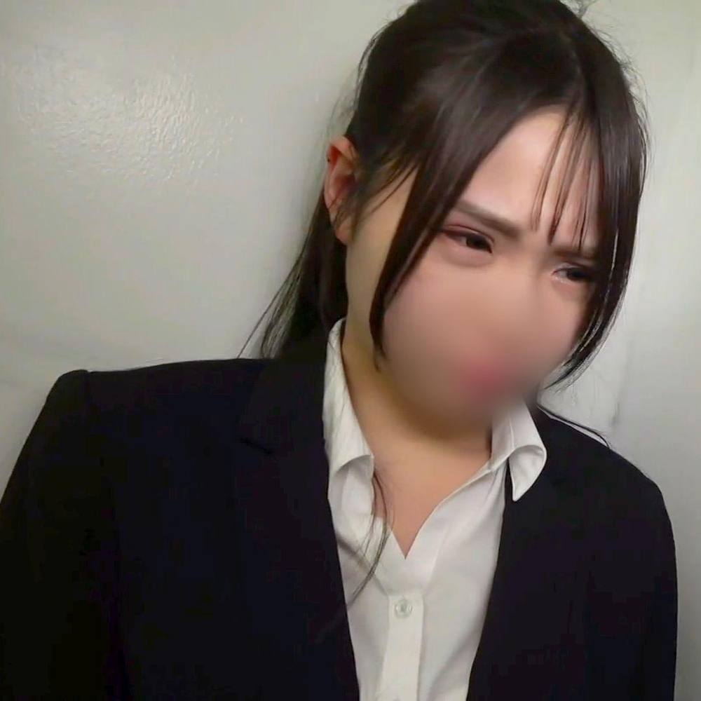 【個人撮影】会社で一番可愛い後輩と勤務中に中出しSEX。 スリルを楽しみながらお互いに汗まみれのエッチはかつてない興奮でした。