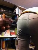 【海外**】図書館で女性にぶっかけ　ゲリラ撮影　（尻）