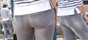 A cute young mom who seems to be mature clearly highlights the line of low-rise shorts on her beautiful buttocks! !!
