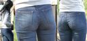 The neat and clean beautiful sister can see that her panties are eating into her soft beautiful buttocks even from the top of her jeans! !!