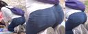 A petite cute young mom brings out the panty line that has been eaten into the small jeans beautiful buttocks! !!