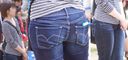 Young mom has a slender upper body, but only around the waist is plump buns and jeans stick perfectly and eat! !!