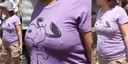 A gentle and cute young mom brings out the beautiful breasts that are taut on the T-shirt! !!
