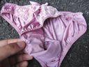[Mischief] The beautiful mother's underwear that I borrowed from a friend has a yellowed crotch and a strong smell ...