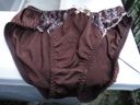 [Mischief] The panties that the sober and beautiful senior wore on the study trip were brown ...