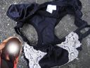 [Mischief] The beautiful sister in the neighborhood apartment was wearing shiny black panties ...