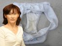 [Mischief] The cotton panties that a serious colleague who was too beautiful wore on a business trip had a yellowed crotch ...