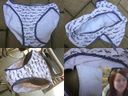 [Mischief] My friend's beautiful wife was wearing ribbon-patterned panties ... My period is leaking...