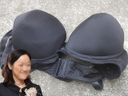 [Mischief] My friend's mom who always goes to play was wearing a black huge breasts E cup bra ...