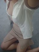 Selfie Panchira of wife in beige tight skirt [30s]