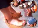 購物時，我拍攝了美麗的腳趾和鞋底戀物癖場景並保存了它們