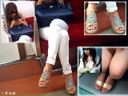 I carefully observed the expression of a cute woman I saw on the train, and her feet and toes.