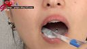 我在特寫照片中觀察到了天野加奈的刷牙和漱口