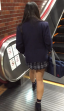 ☆ Girl at the station ☆ Skirt flipping panchira!