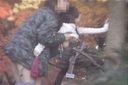 【Personal shooting at the scene of blue rape】Couple playing outdoors in the forest! Gutsy hidden shooting success!