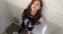 穿制服的女孩在學校廁所自慰並灑水****