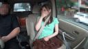 An amateur girl caught by a high income suddenly shows her in the car ...!