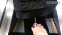 [Upside down shooting / panchira] Hidden shooting inside the skirt with escalator and gesen (knee high / T-back)