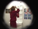 [**] 여자 학교 일본식 화장실의 가랑이 전개에서 1 개 ** * 비틀어 큰 방출 *!