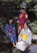 유카타를 입은 세 소녀