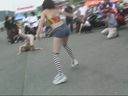 Complete reggae dancing at the event venue**! Swinging hips, eating swimsuits, exposing pants from miniskirts!