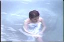 In the open-air bath, a glasses beauty who looks exactly like former morning dora actress Miya ○ Shin ○ is discovered!