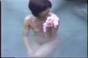In the open-air bath, a glasses beauty who looks exactly like former morning dora actress Miya ○ Shin ○ is discovered!
