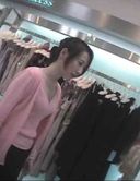 【**】 Panchira / chest flicker solo shooting at an apparel shop (3). ♥｡ ・゚♡゚・ ♥｡ ・゚♡゚・ ♥｡
