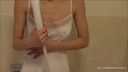 【For wet fetish observation】Wet a white camisole with water and see through it (amateur original personal shooting)