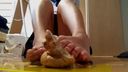 [Selfie camera de posted video] Sailor suit cosplay crushing cream puffs with feet (panchira)
