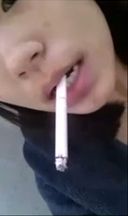 [스마트폰 셀카] 담배를 피우면서 젖꼭지를 클리핑하고 자위를 드러내는 딸이 ❤ 너무 에로