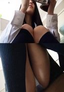 【至近距離パンチラ】　パンティーの柄やしわまで見せてくれる可愛いＪ〇隠し撮り