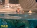 A must-see for wet enthusiasts! Masturbating by jumping into the pool while in uniform