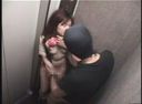 Surveillance camera footage of elevator serial obscenity incident (2) The victim seems to be an office lady