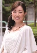 已婚婦女 99 Aya Shitara 43 歲 （2） 用一個快樂地吸吮同時搖晃屁股擠壓精液