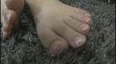 【足裏ズーム】女の子の足裏・シワ・指の股まで舐め撮り動画